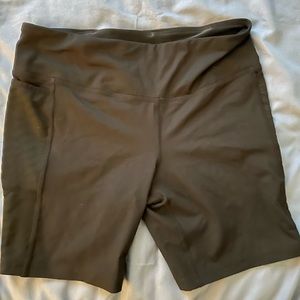 Biker shorts with side detail